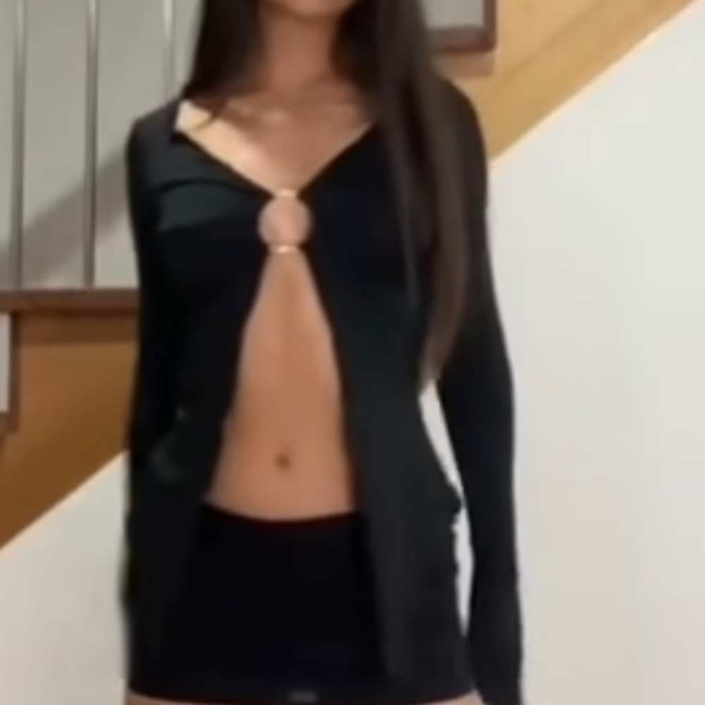 Black sweater/ light cotton